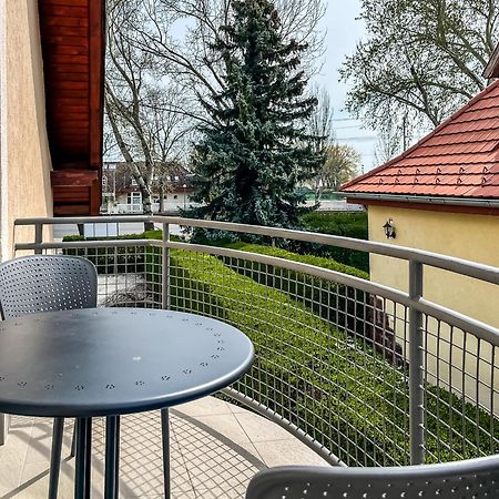 Villa 21 Boutique Rooms Balatonalmádi Extérieur photo