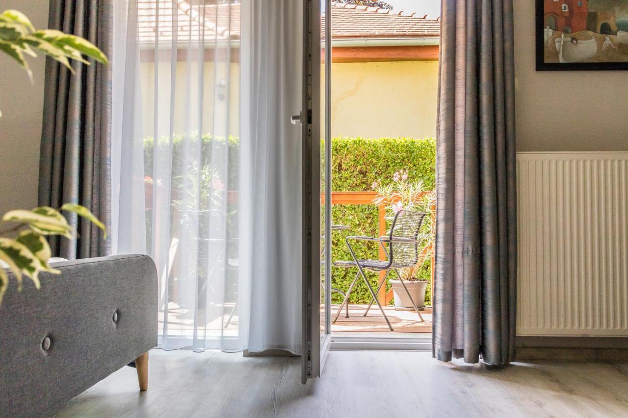 Villa 21 Boutique Rooms Balatonalmádi Extérieur photo
