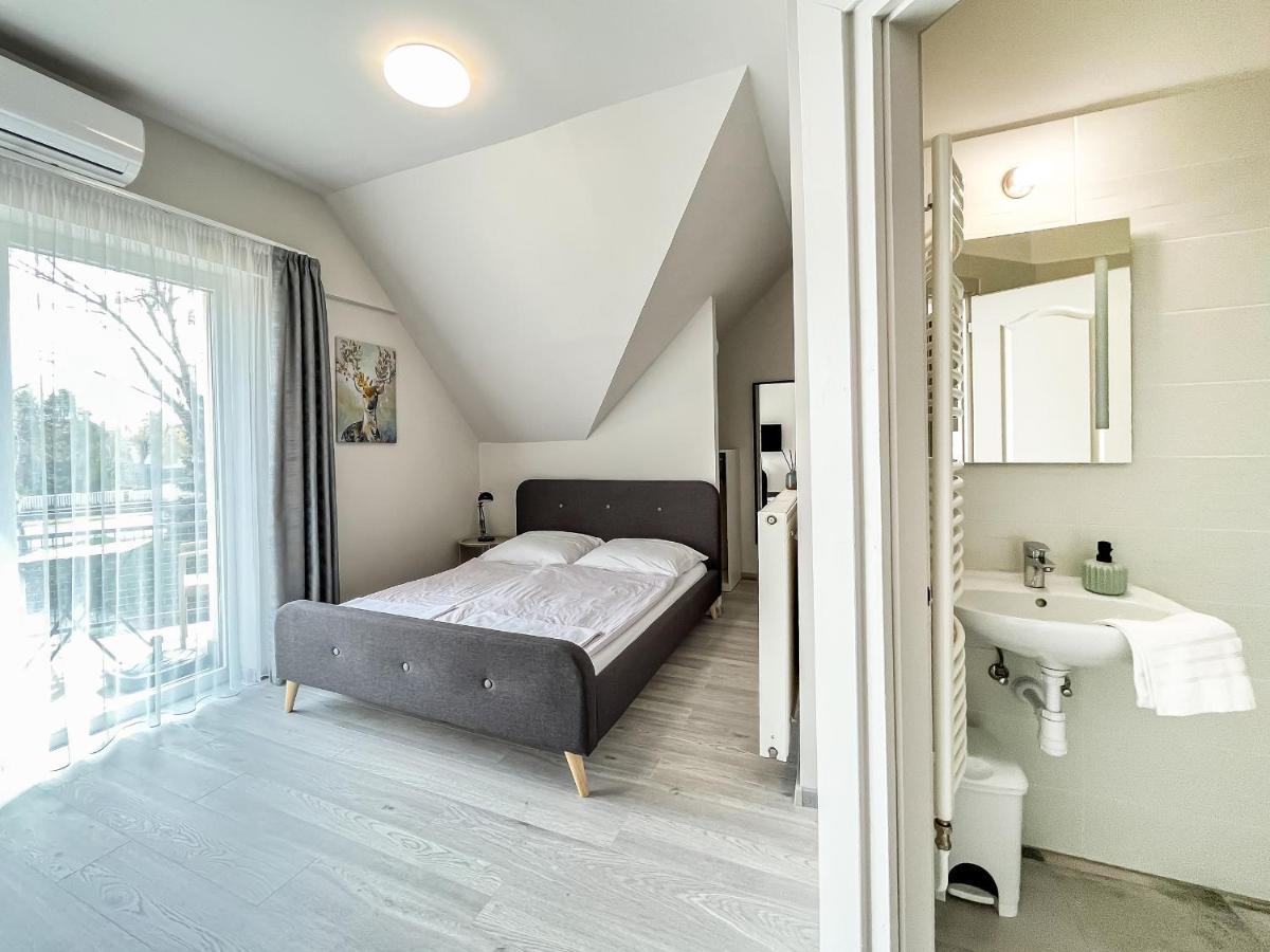 Villa 21 Boutique Rooms Balatonalmádi Extérieur photo
