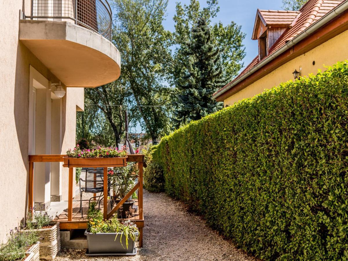 Villa 21 Boutique Rooms Balatonalmádi Extérieur photo